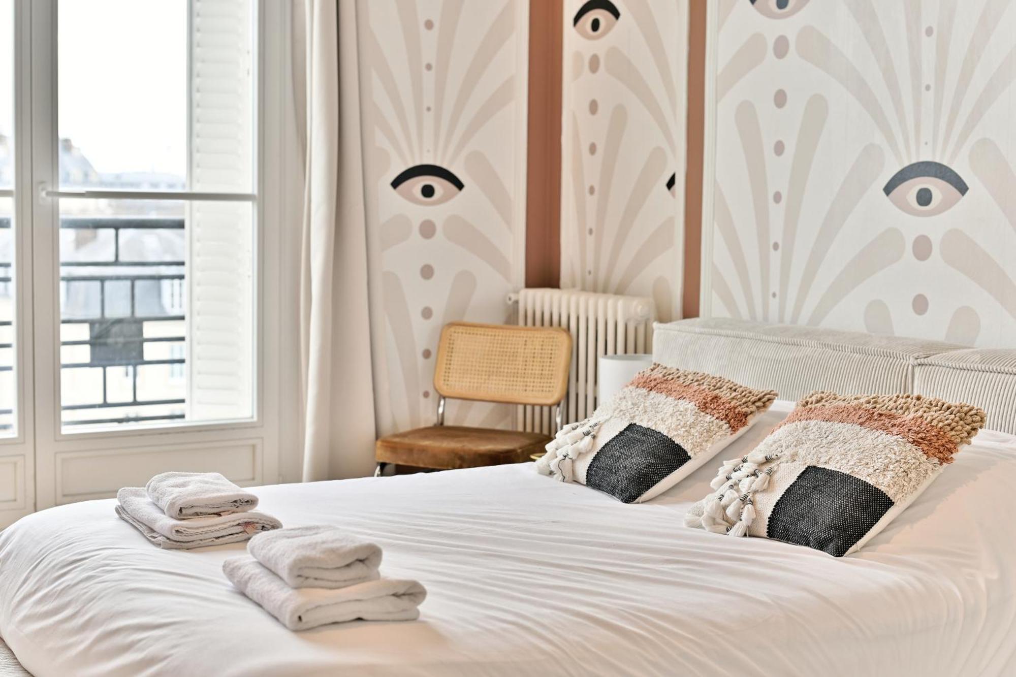 Apartment Proche 17eme Arrondissement - *