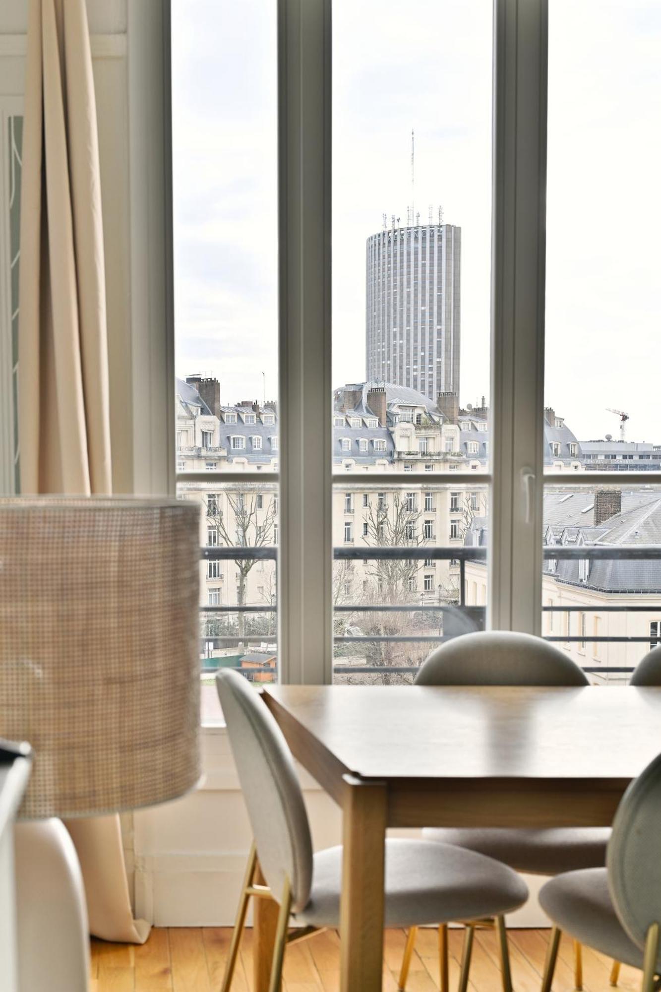 Apartment Proche 17eme Arrondissement - *
